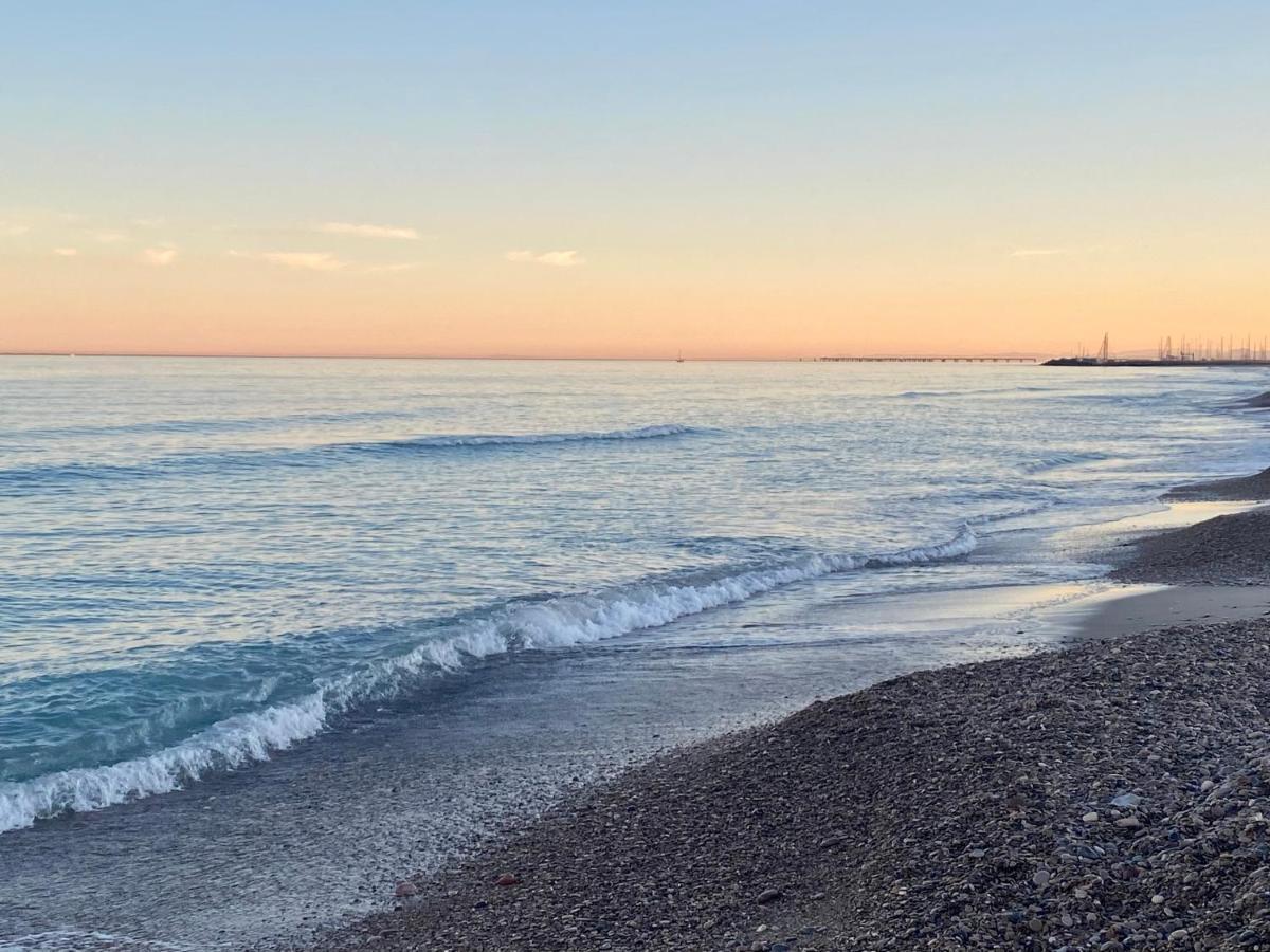 Lowenva Beach Apartment Apartament
